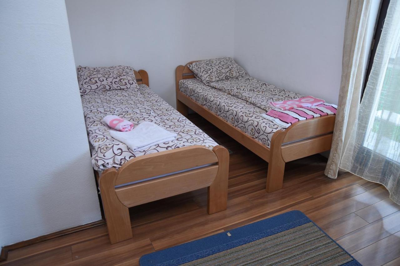 ヴラシナ・リド Mm Narcis Bed & Breakfast エクステリア 写真