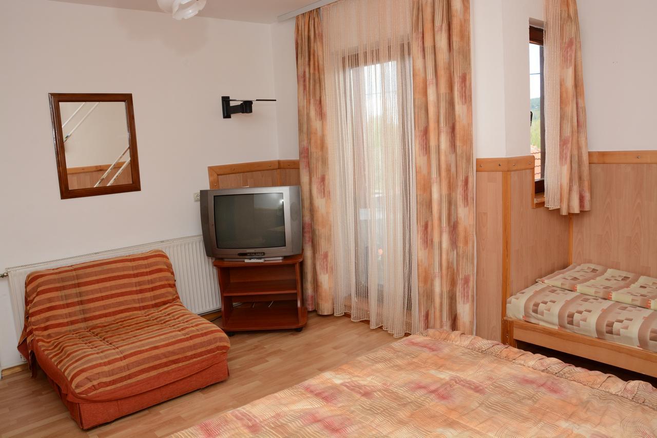 ヴラシナ・リド Mm Narcis Bed & Breakfast エクステリア 写真