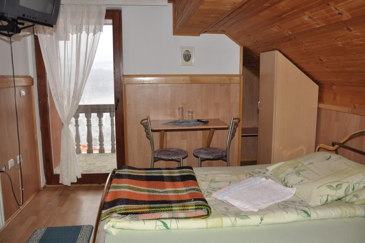 ヴラシナ・リド Mm Narcis Bed & Breakfast エクステリア 写真