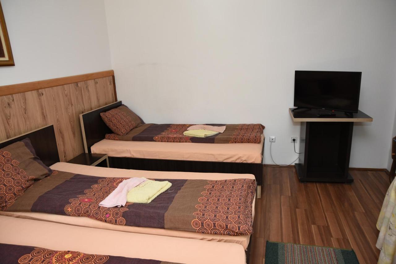 ヴラシナ・リド Mm Narcis Bed & Breakfast エクステリア 写真