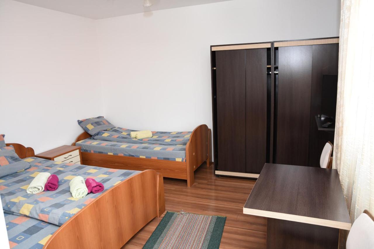 ヴラシナ・リド Mm Narcis Bed & Breakfast エクステリア 写真